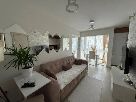 Izdavanje, dvosoban stan, 50m², Bečići, Budva - image 11