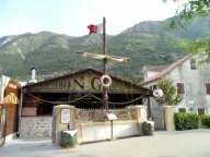 Rent, hospitality venue, 170m², Donji Stoliv, Kotor - image 2