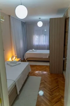 Izdavanje, kuća, 200m², Sveti Stefan, Budva - image 11