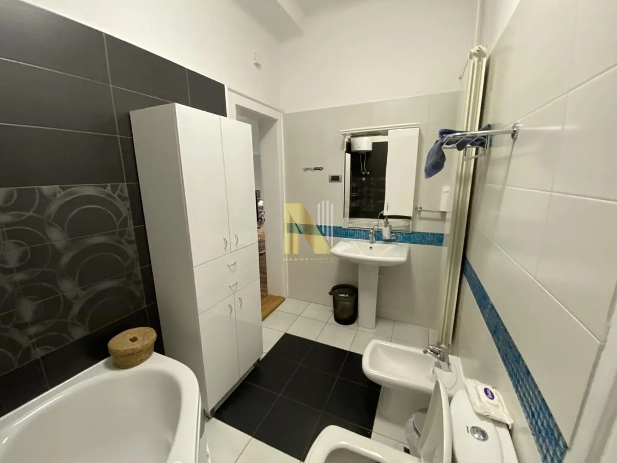Prodaja, četvorosoban stan, 131m², Centar, Novi Sad