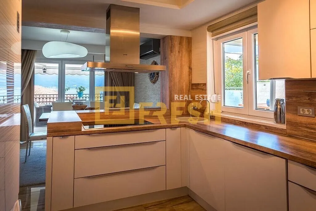 Prodaja, kuća, 300m², Tivat, Crna Gora