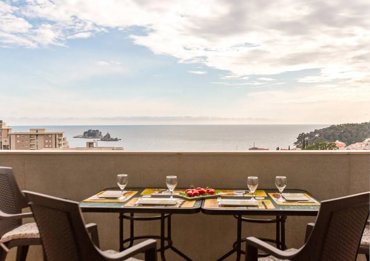 Sale, three bedroom apartment, 90m², Petrovac, Budva