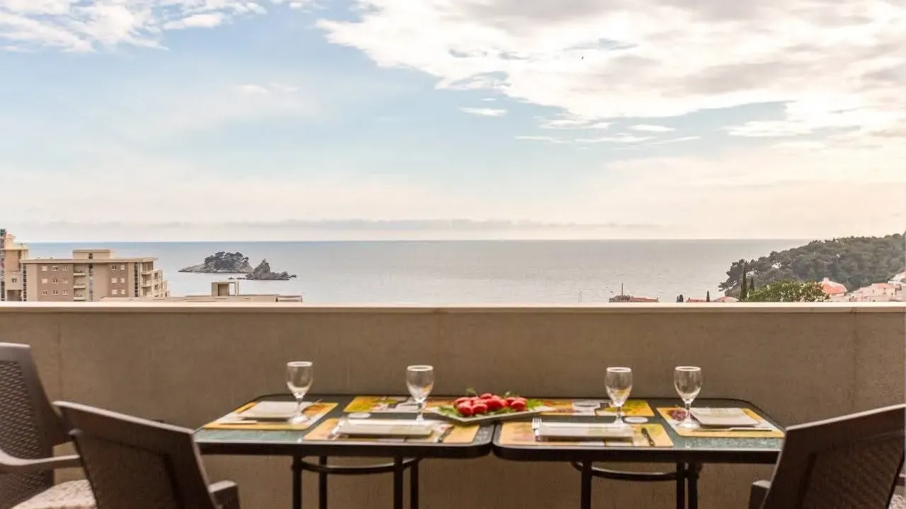 Sale, three bedroom apartment, 90m², Petrovac, Budva