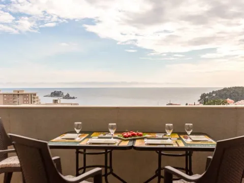 Sale, three bedroom apartment, 90m², Petrovac, Budva - image 1