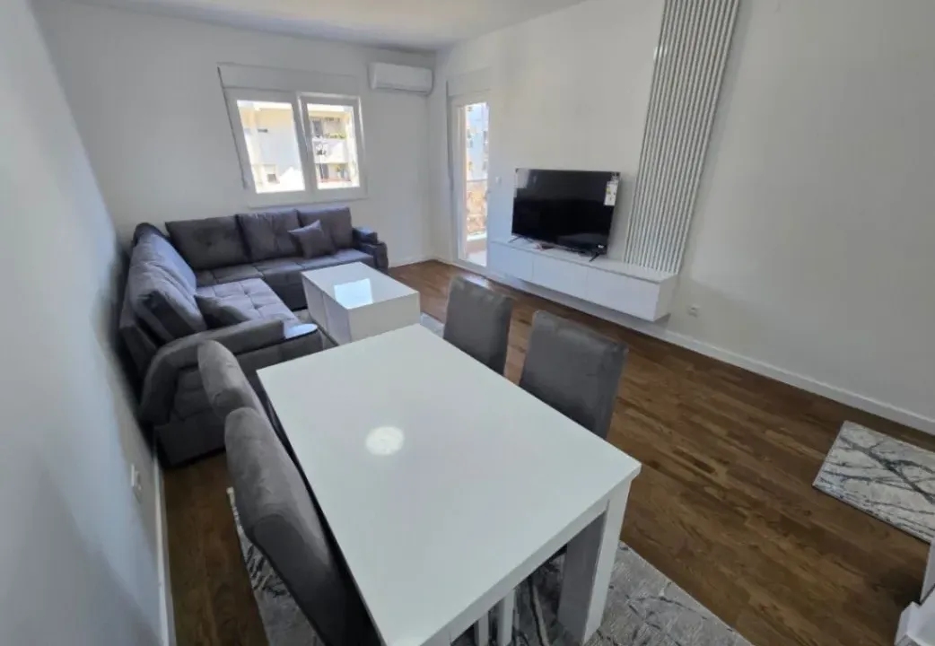 Izdavanje, jednosoban stan, 47m², Stari Aerodrom, Podgorica