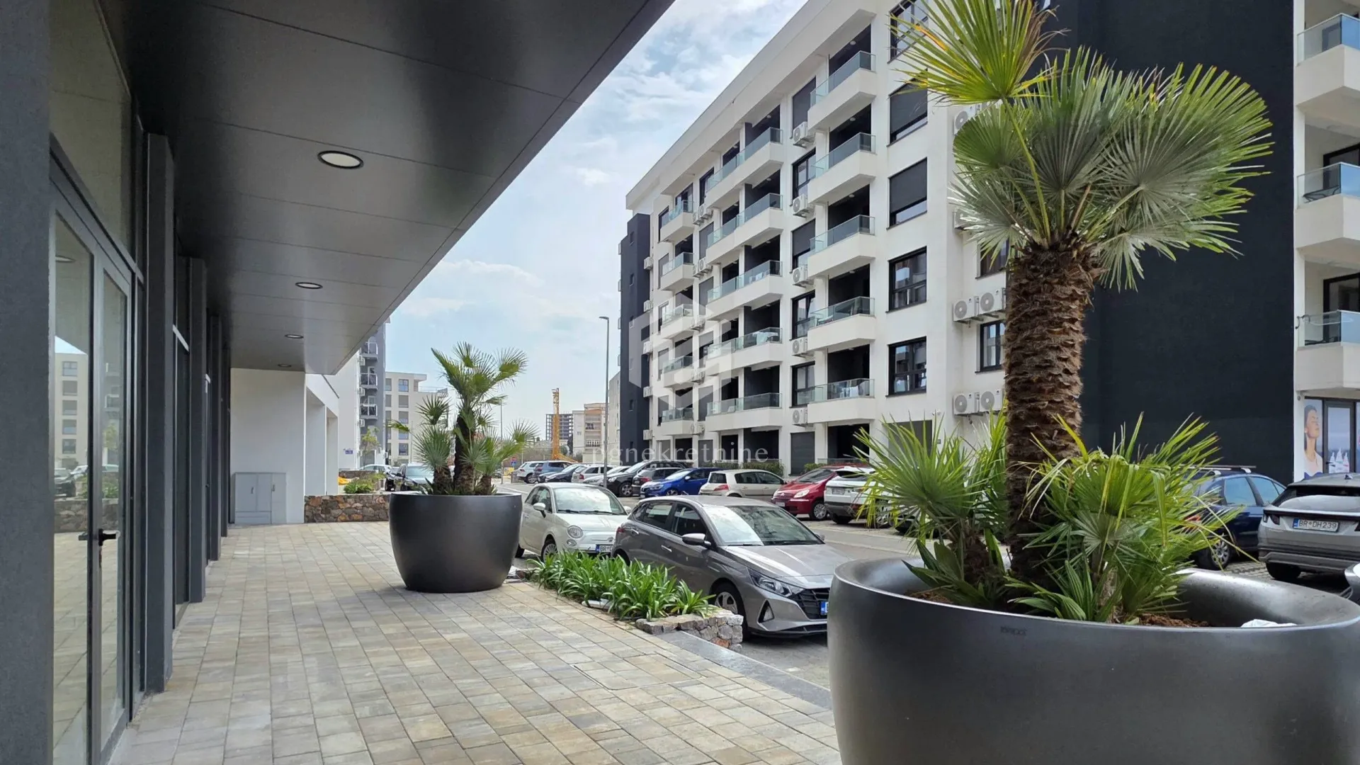 Rent, office space, 55m², Šušanj, Bar