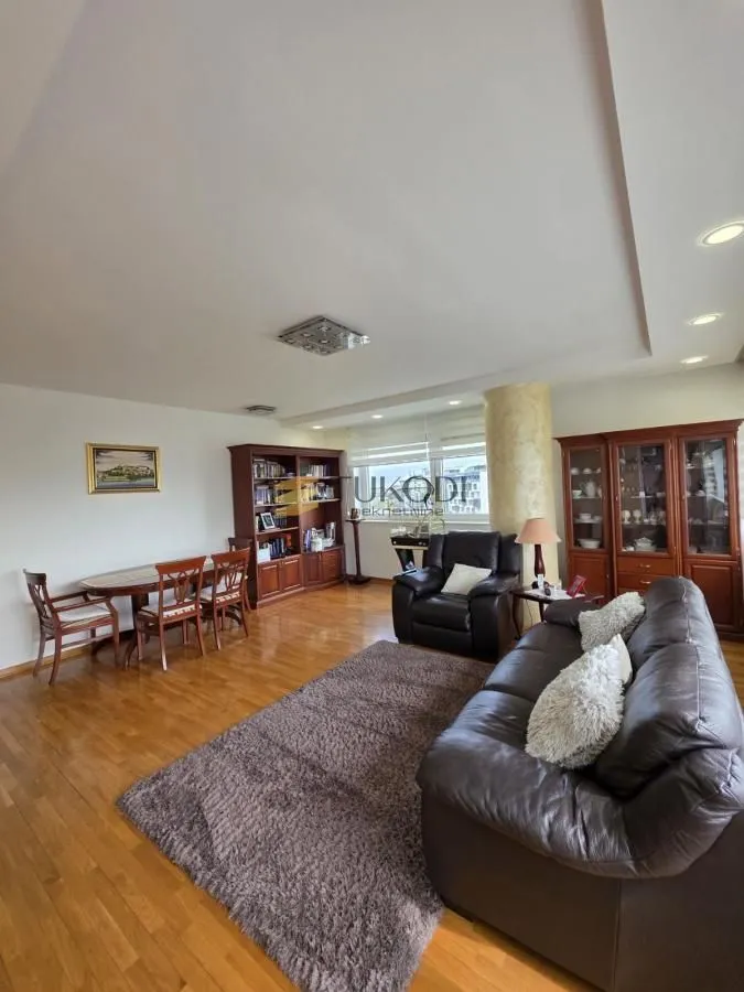 Prodaja, četvorosoban stan, 110m², Bulevar Oslobodjenja, Novi Sad Sve Podlokacije