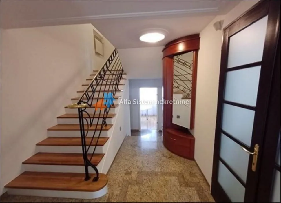 Rent, house, 300m², Voždovac Sve Podlokacije, Beograd
