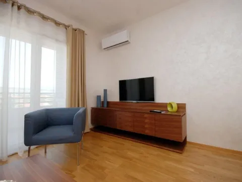 Rent, two bedroom apartment, 75m², City Kvart, Podgorica - image 4