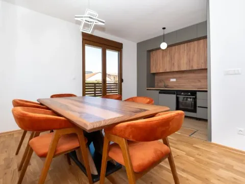 Izdavanje, kuća, 140m², Donja Gorica, Podgorica - image 5