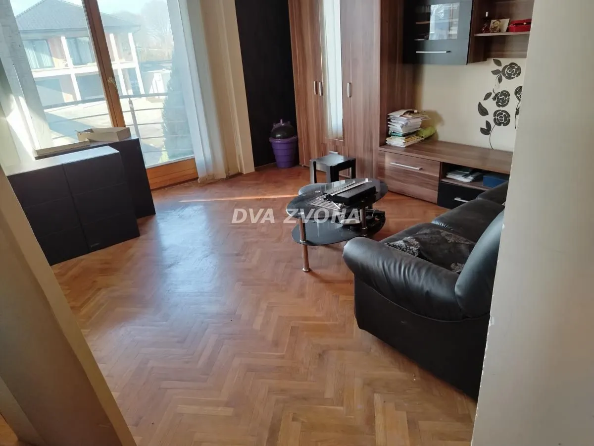 Prodaja, kuća, 170m², Centar, Inđija