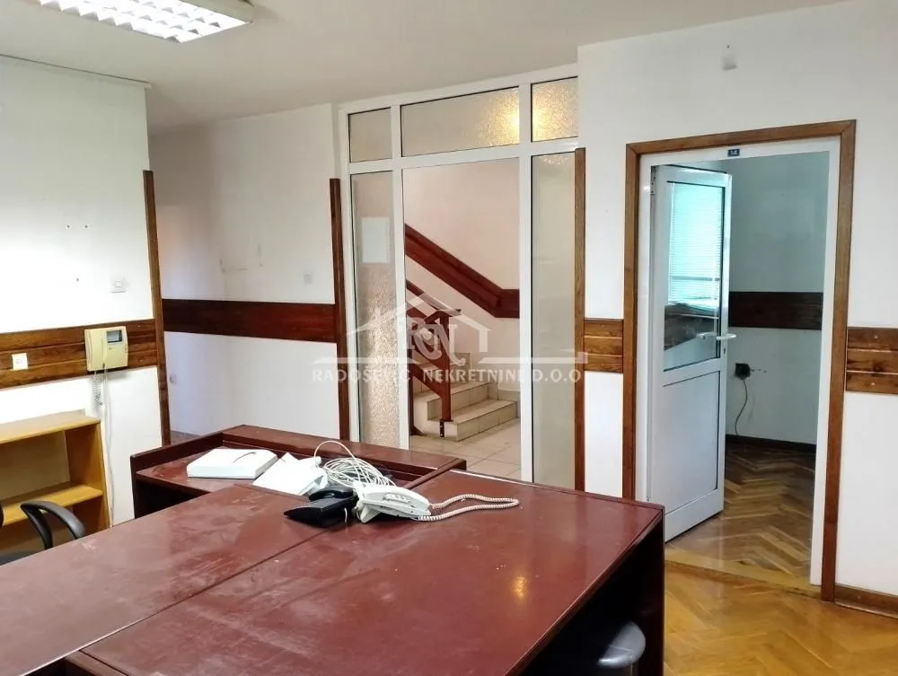 Rent, office space, 1019m², Šimanovci, Pećinci