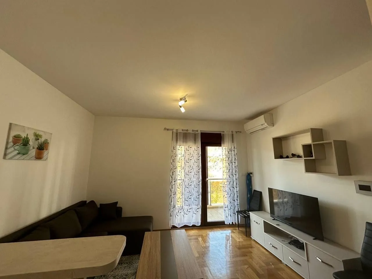 Rent, one bedroom apartment, 45m², Bečići, Budva
