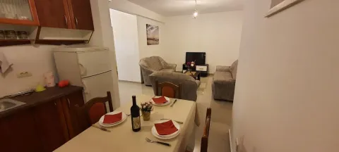 Dnevni boravak sa trpezarijom i kuhinjom. - image 5