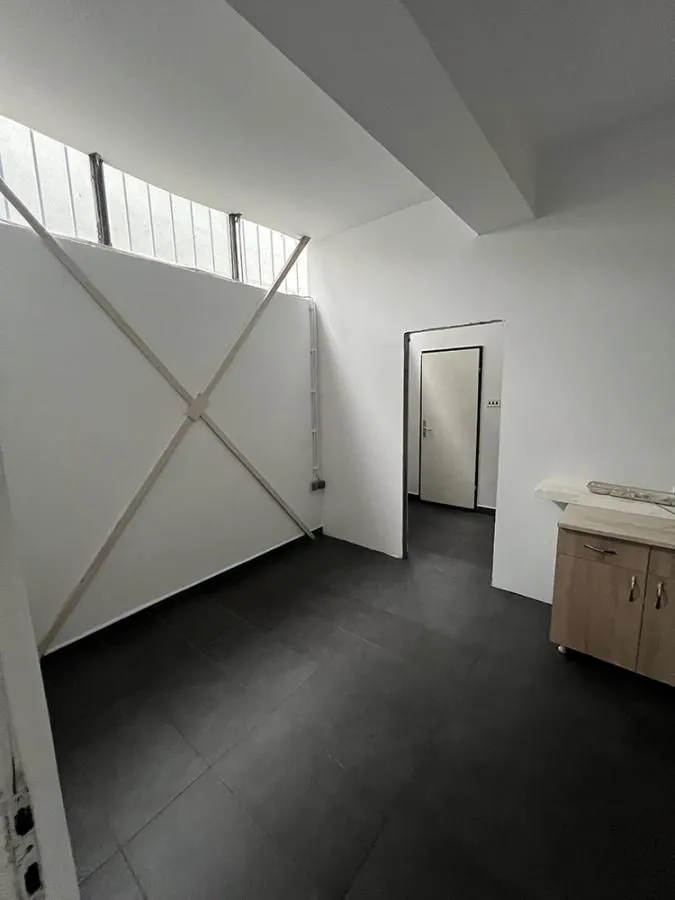 Rent, office space, 770m², Kneževac, Beograd