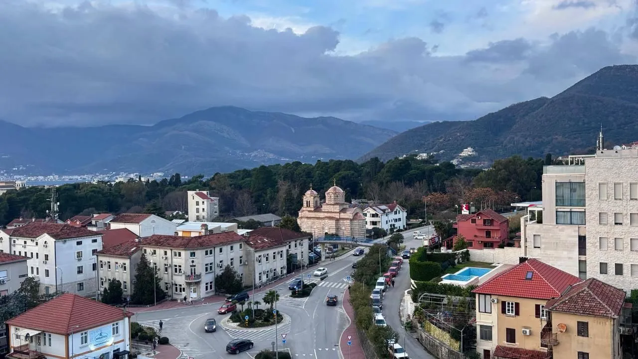 Prodaja, jednosoban stan, 50m², Centar, Tivat