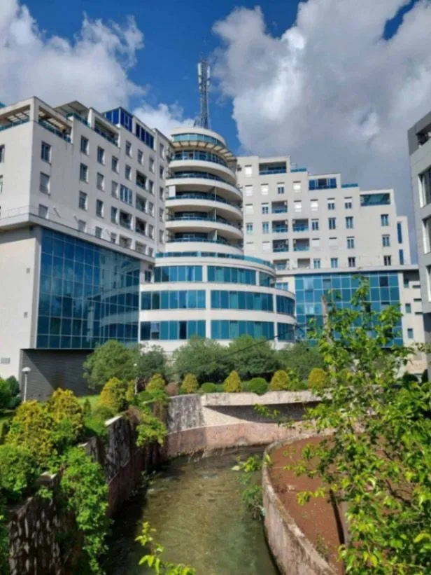 Izdavanje, dvosoban stan, 100m², Centar, Podgorica