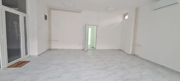 Rent, office space, 124m², Palilula, Niš