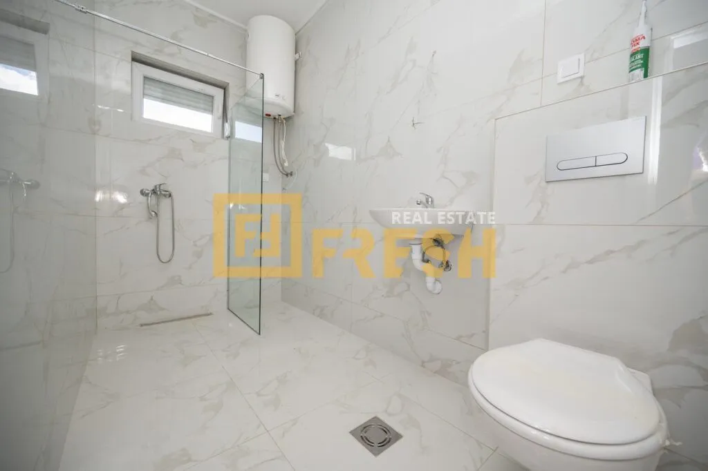 Prodaja, trosoban stan, 131m², Krivi Most, Podgorica