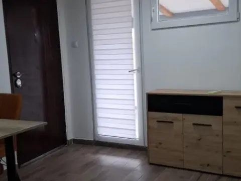 Izdavanje, garsonjera, 32m², Lipov gaj, Novi Sad Sve Podlokacije - image 2