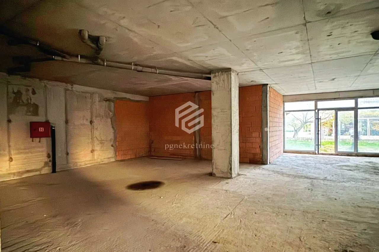 Rent, office space, 406m², Petrovac, Budva