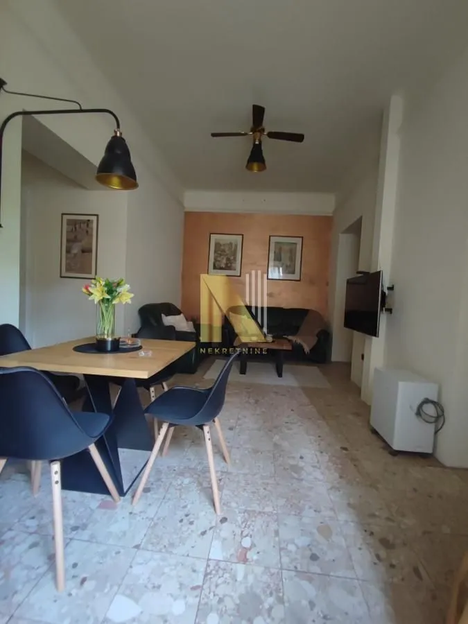 Izdavanje, trosoban stan, 55m², Centar, Novi Sad