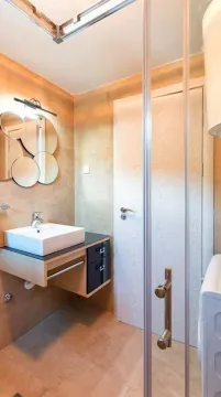 Sale, two bedroom apartment, 63m², Bečići, Budva - image 9