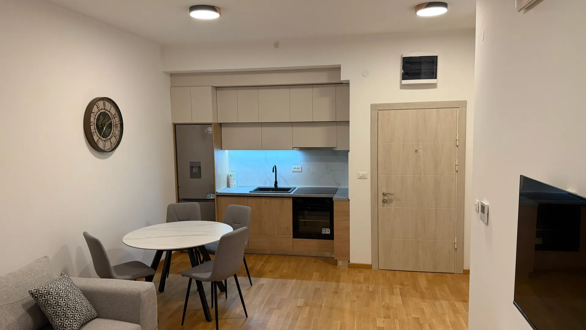 Izdavanje, dvosoban stan, 43m², Donja Gorica, Podgorica