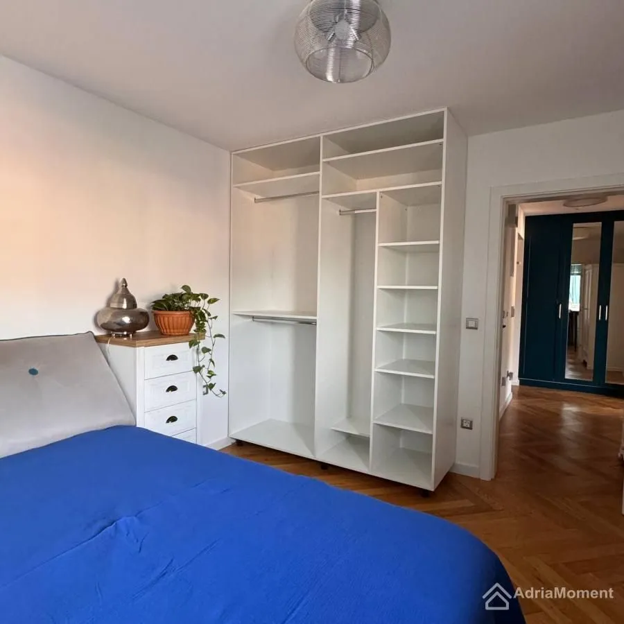 Prodaja, dvosoban stan, 68m², Centar, Tivat