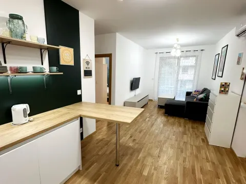 Rent, two bedroom apartment, 55m², Bečići, Budva