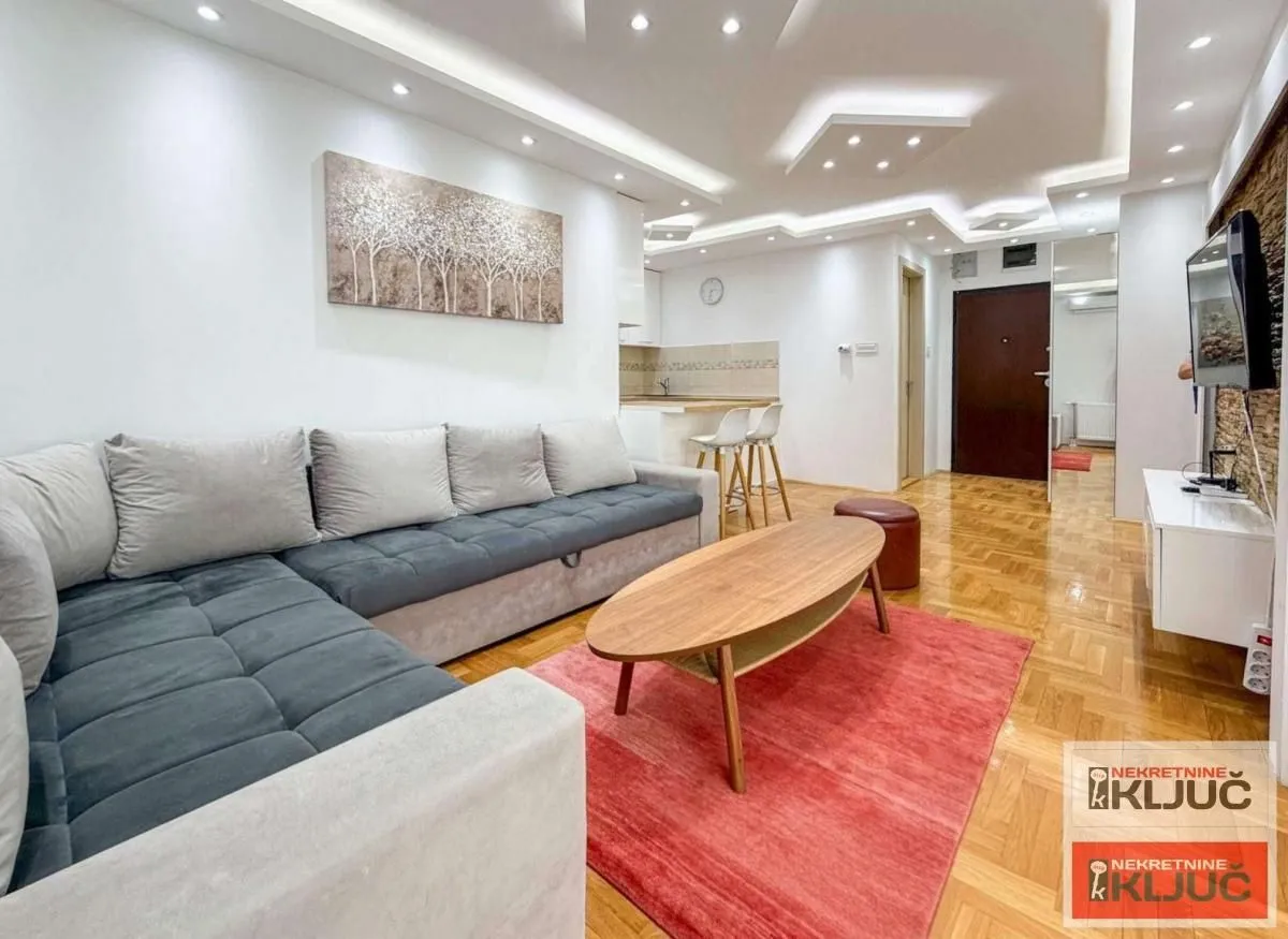 Izdavanje, jednosoban stan, 46m², Bulevar Oslobodjenja, Novi Sad Sve Podlokacije