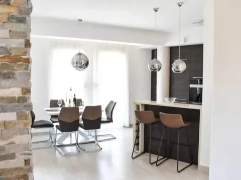 Izdavanje, dvosoban stan, 84m², Kotor, Crna Gora - image 10