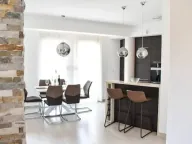 Rent, two bedroom apartment, 84m², Kotor, Crna Gora - image 10