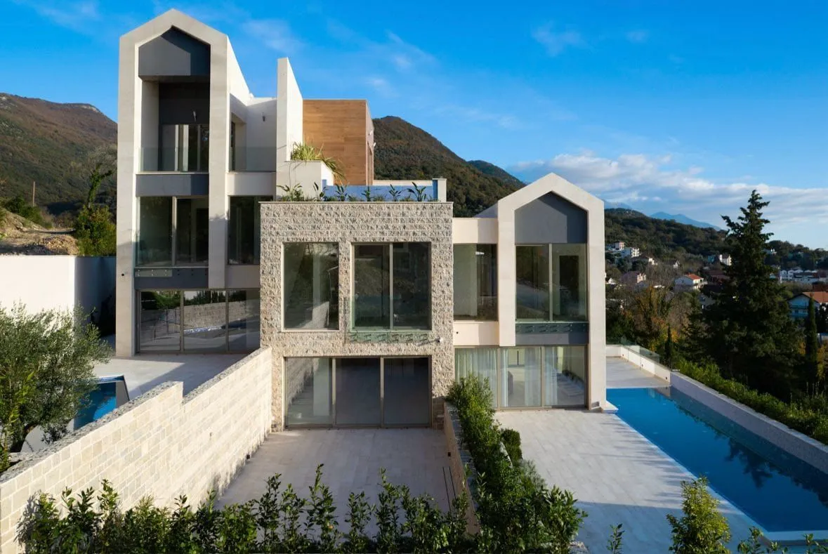 Prodaja, trosoban stan, 246m², Tivat, Crna Gora