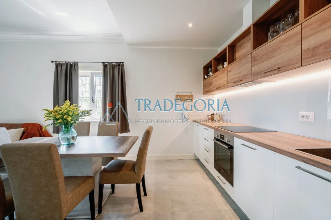 Prodaja, dvosoban stan, 85m², Radovići, Tivat