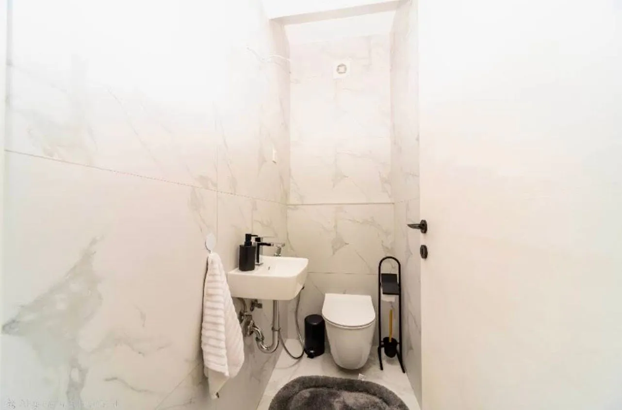 Izdavanje, dvosoban stan, 72m², Stari Aerodrom, Podgorica