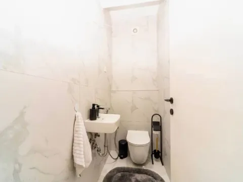 Izdavanje, dvosoban stan, 72m², Stari Aerodrom, Podgorica - image 12
