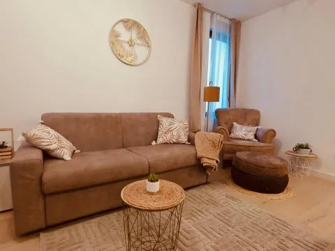 Rent, one bedroom apartment, 75m², Kalimanj, Tivat - image 11