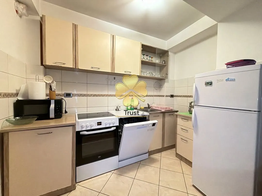 Izdavanje, trosoban stan, 80m², Krivi Most, Podgorica