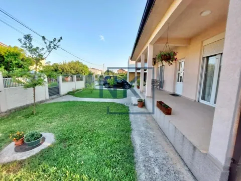 Izdavanje, kuća, 120m², Tološi, Podgorica - image 2