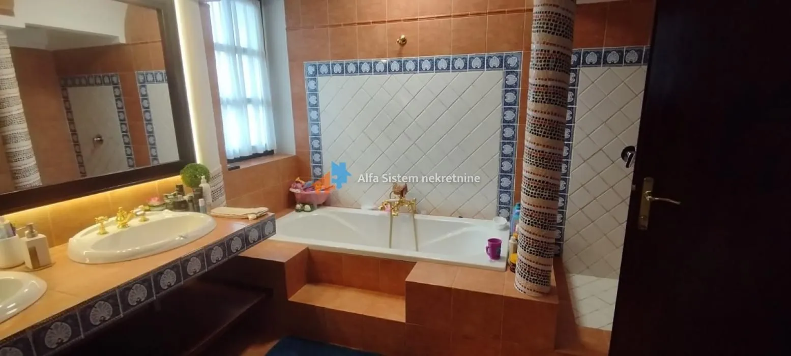 Rent, house, 360m², Banjica, Voždovac Sve Podlokacije