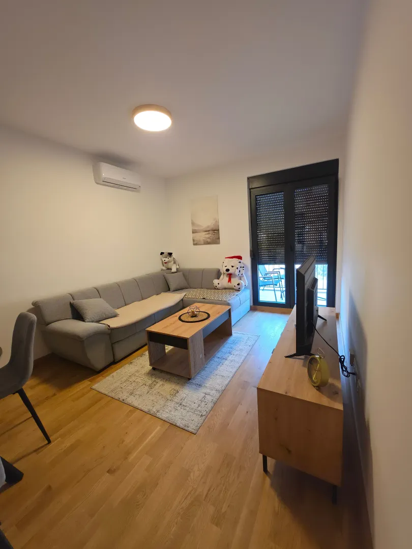 Izdavanje, jednosoban stan, 41m², Tološi, Podgorica