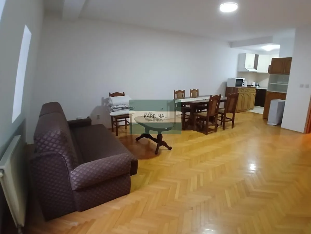 Prodaja, trosoban stan, 71m², Centar, Jagodina