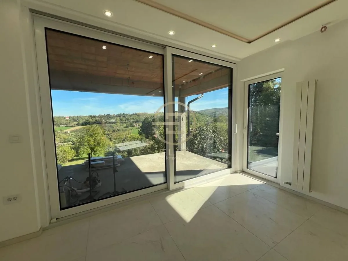 Prodaja, kuća, 226m², Sremska Kamenica, Petrovaradin