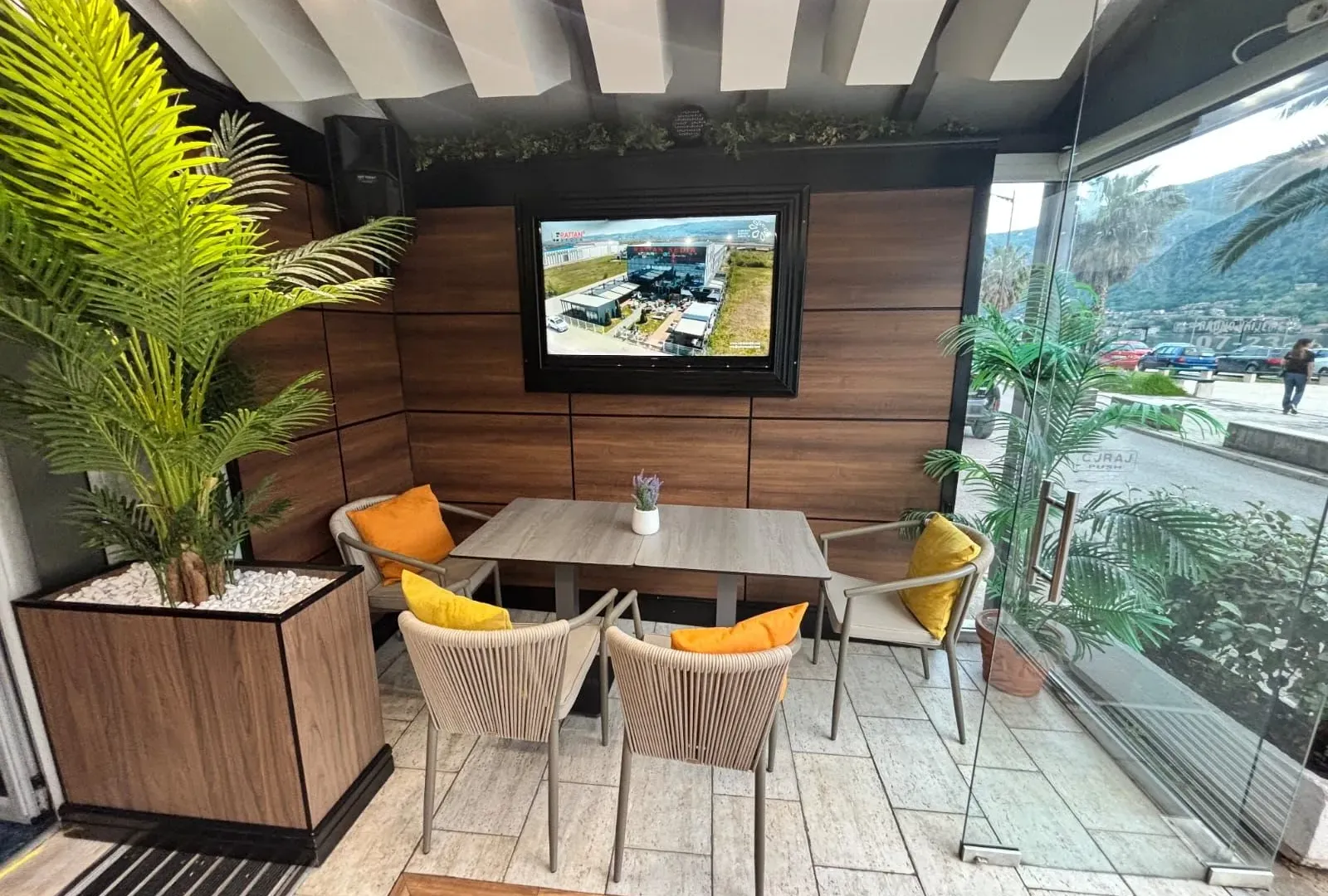 Rent, hospitality venue, 100m², Dobrota, Kotor