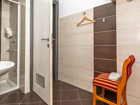 Prodaja, poslovni prostor, 327m², Pod Goricom, Podgorica - image 25