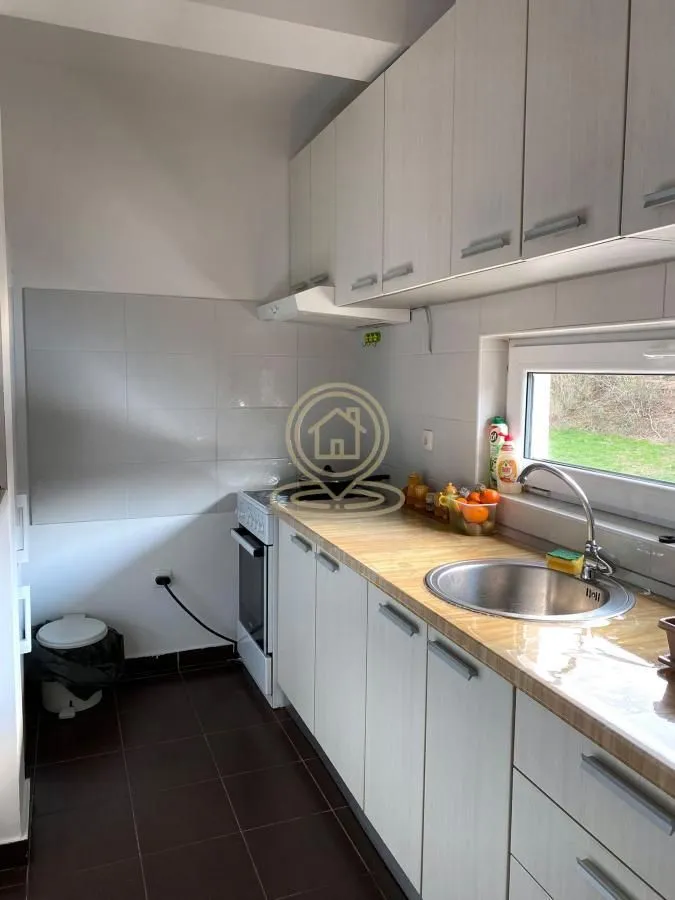 Izdavanje, trosoban stan, 65m², Banjica, Voždovac Sve Podlokacije