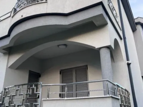 Izdavanje, kuća, 320m², Zlatica, Podgorica - image 4