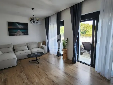 Rent, three bedroom apartment, 120m², Tivat, Crna Gora - image 15