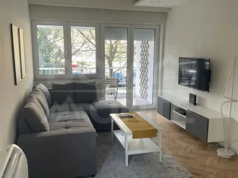 Rent, two bedroom apartment, 70m², Tivat, Crna Gora - image 9